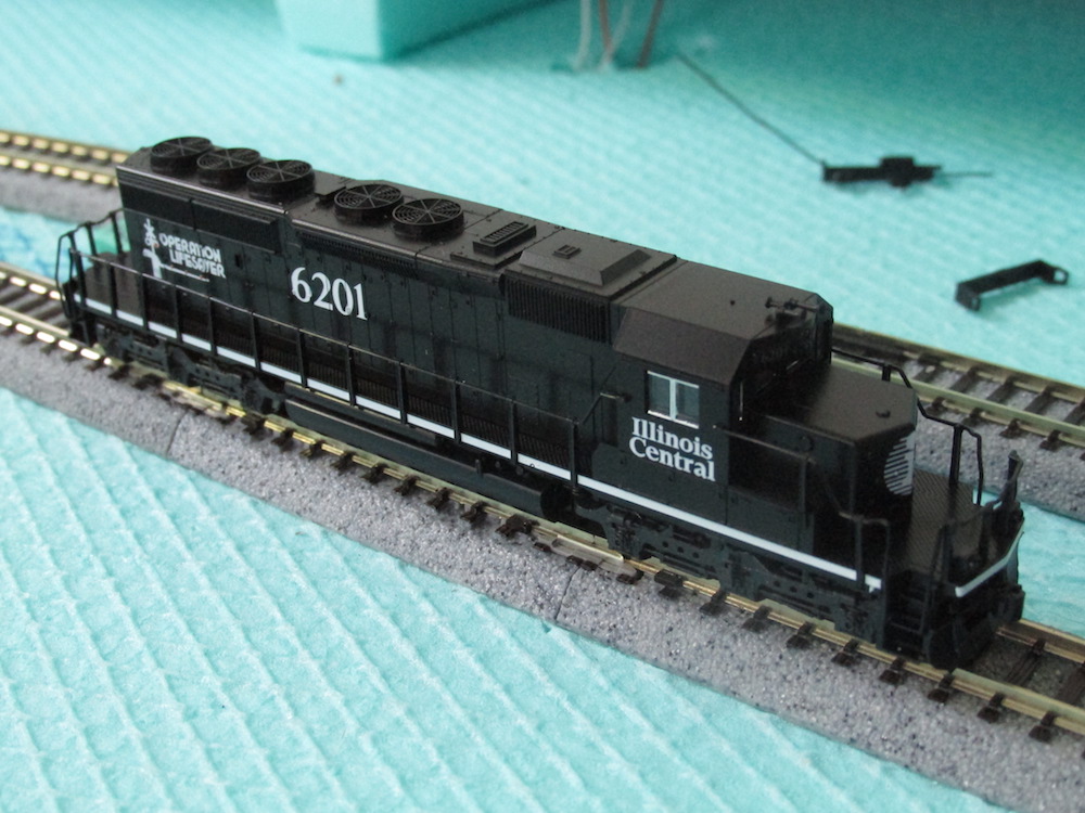 Kato - 176-4957 SD40-2 Mid Production Illinois Cenral #6201.JPG