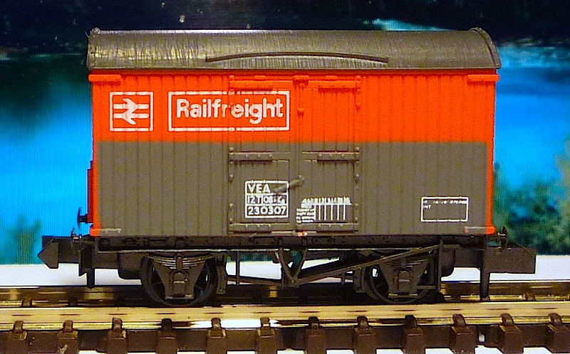 Peco Railfreight Box Van BR.JPG