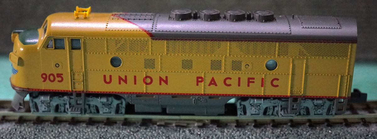 Kato EMD F3A PHASE 2 UP #905 1.JPG